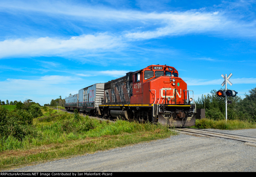 CN 4791 leads test train at Dionne Road